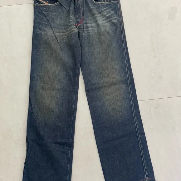 NEW AUTHENTIC DIESEL MENS SIZE 30x32 CLASSIC BUMICS DENIM STRAIGHT LEG JEANS